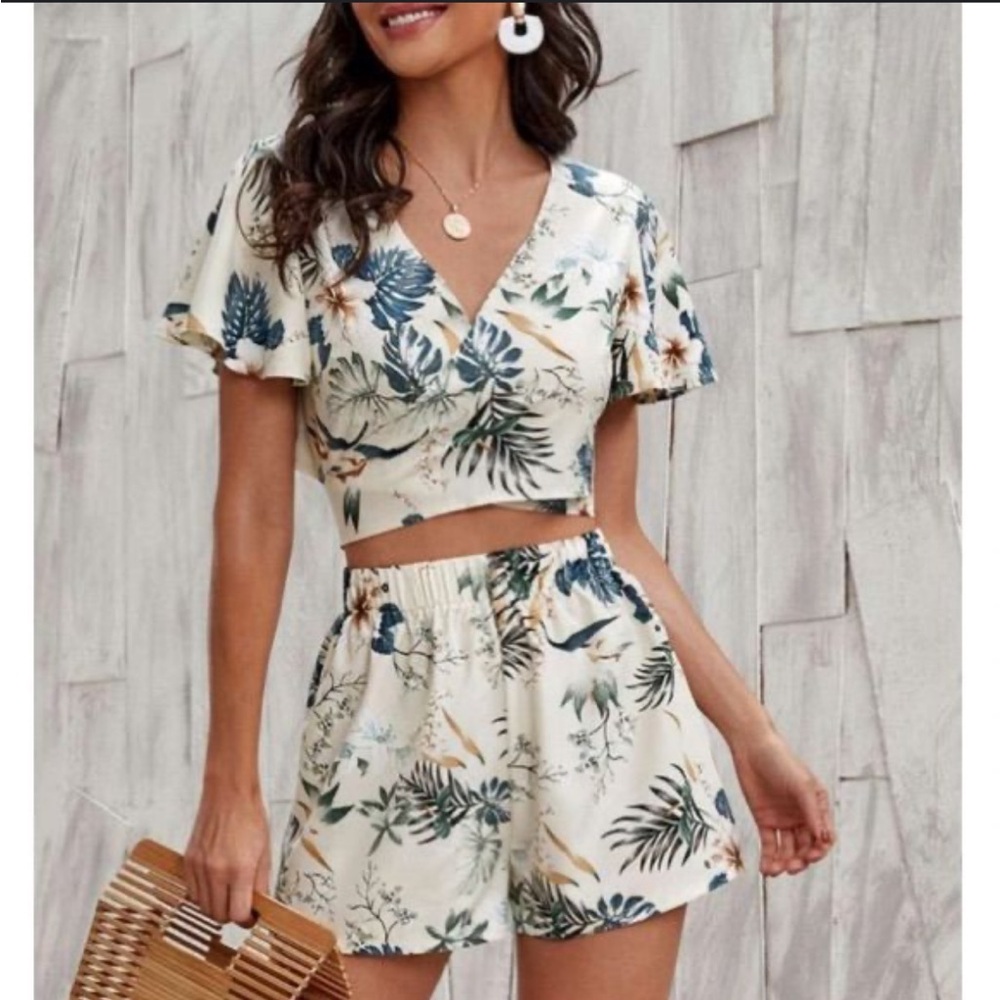 SHEIN Blue Leaf Print Top and Shorts Set